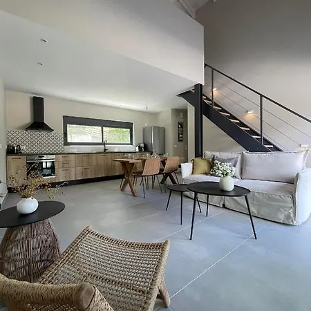 Myrtia I Willa Anomeriá