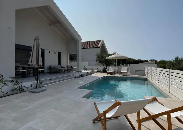 Myrtia I Villa *